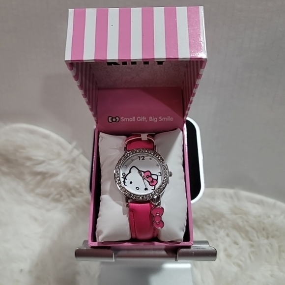 Sanrio Hello Kitty Watch with pink band,hanging Bow Charm. CZ Trim Around Face - Picture 2 of 6
